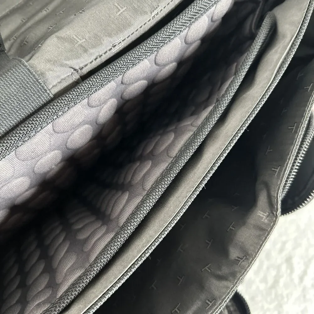 Tumi Alpha Laptop Messenger Bag Briefcase 16 inch Black Nylon Crossbody College